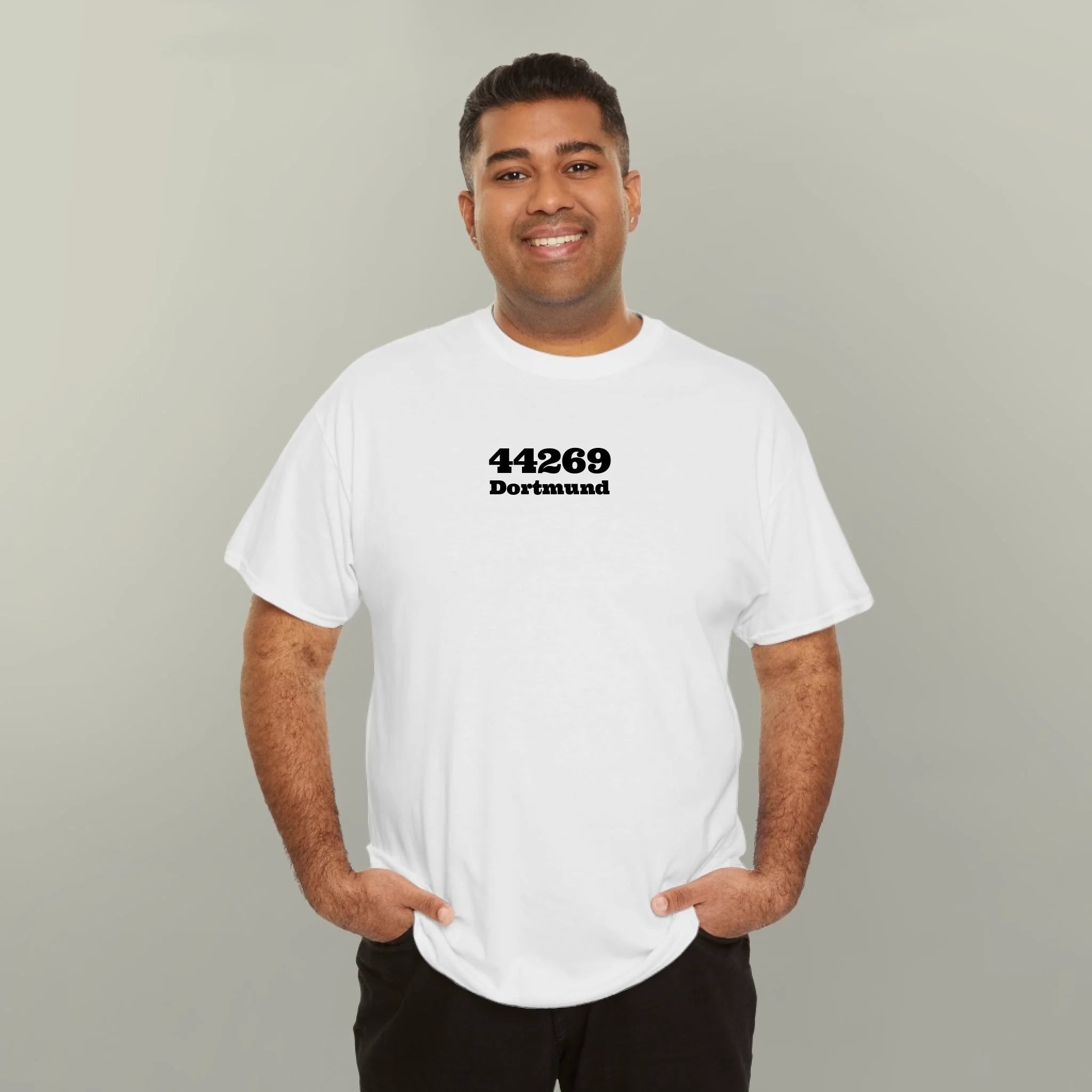 Postleitzahl und Stadt - Personalisierbares T-Shirt